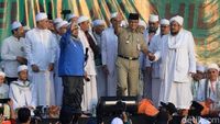 Anies Berseragam Dinas Saat Hadiri Reuni 212 di Monas