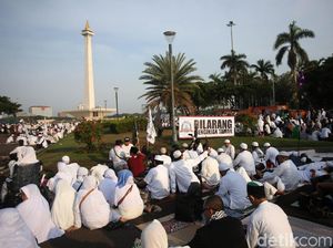 Nasib Reuni 212: Ditolak Az Zikra, Tak Boleh di Patung Kuda