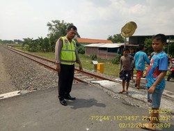 Seorang Pengendara Motor di Sidoarjo Tewas Tertabrak Kereta Jenggolo