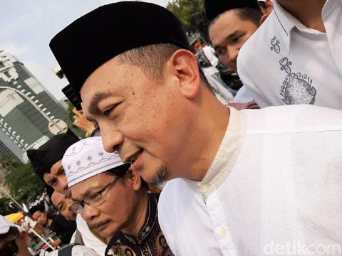  Eks Ketua GNPF Bachtiar Nasir turut bicara mengenai polemik Surat Keterangan Terdaftar  Bachtiar Nasir soal SKT: Tuduhan ke FPI tentang Khilafah Tak Proporsional