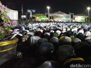 Video: Reuni 212 Dimulai, Dibuka dengan Salat Tahajud