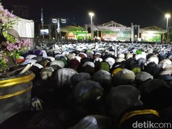 Video: Reuni 212 Dimulai, Dibuka dengan Salat Tahajud