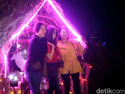 Indahnya Kerlap-kerlip Kampung Natal di Mamasa