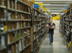 Pesanan Melonjak, Amazon Rekrut 100.000 Orang Pekerja