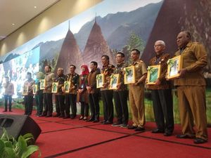 Genjot Pembangunan Desa, Kemendes Serahkan RPKP ke 10 Kabupaten