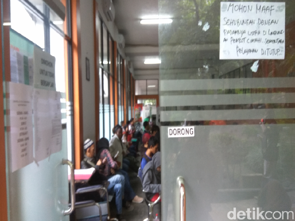 Aliran Listrik Pemkot Cimahi Mati Sejak Kemarin, Pelayanan Terganggu Aliran Listrik Pemkot Cimahi Mati Sejak Kemarin, Pelayanan Terganggu