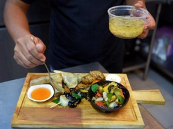 Buat yang Doyan Ulat dan Belalang, Wajib Mampir ke Kafe Serangga Ini
