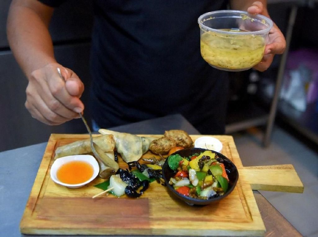 Buat yang Doyan Ulat dan Belalang, Wajib Mampir ke Kafe Serangga Ini Buat yang Doyan Ulat dan Belalang, Wajib Mampir ke Kafe Serangga Ini