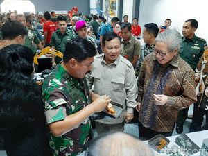 Prabowo dan Panglima TNI Tinjau Pameran Alutsista di Kemhan