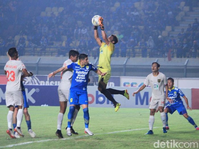 Persib Bandung tumbang 0-2 dari Persela Lamongan. (Foto: Mochamad Solehudin/detikcom) Persib Bandung tumbang 0-2 dari Persela Lamongan. (Foto: Mochamad Solehudin/detikcom)