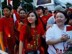 Ramai-ramai Dukung Timnas Indonesia di Binan Stadium