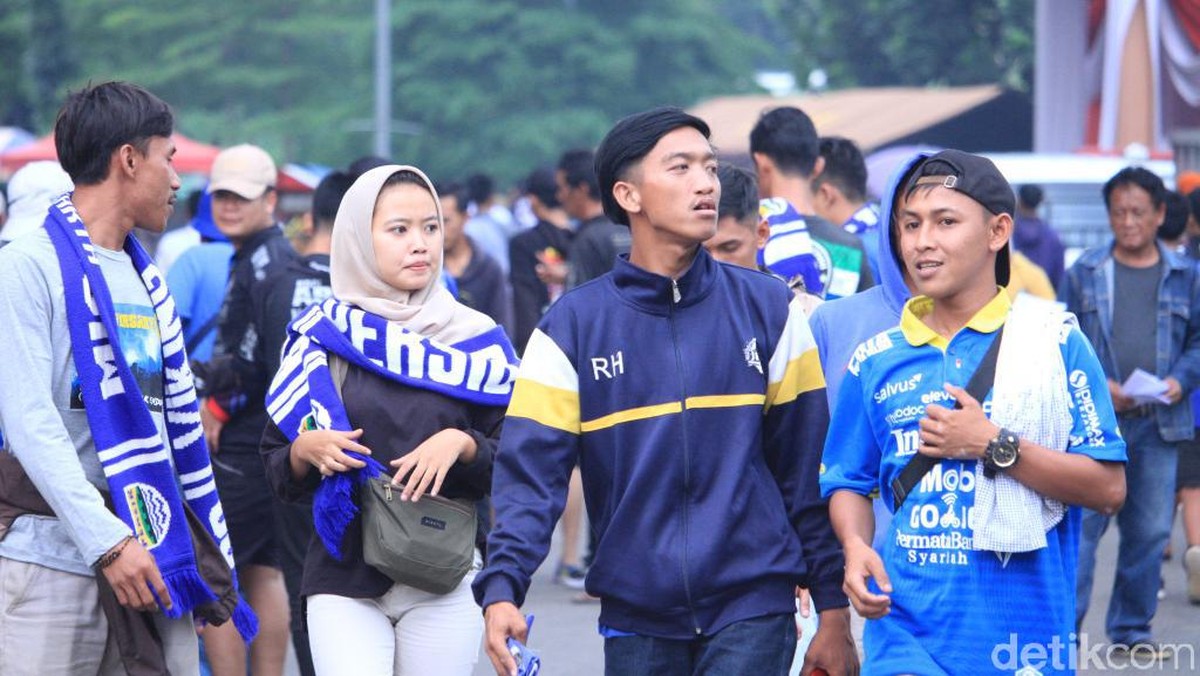 Tiket Persib Bandung vs Barito Putera tak banyak diminati penonton. (Foto: Detikcom/Wisma Putra)