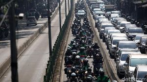 Lagi, Pemotor Terobos Massal Jalur TransJakarta