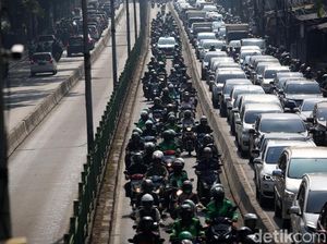 Lagi, Pemotor Terobos Massal Jalur TransJakarta