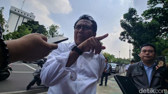 Berita Jubir Jokowi Tiba-tiba ke Lokasi Ledakan di Monas: Istana Aman Minggu 15 Desember 2019 Berita Jubir Jokowi Tiba-tiba ke Lokasi Ledakan di Monas: Istana Aman Minggu 15 Desember 2019