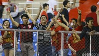 Mereka terlihat sudah memenuhi beberapa sudut stadion.