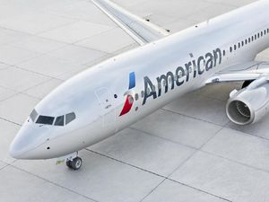 Pesawat American Airlines Tabrak Burung, Kaca Depan sampai Retak Pesawat American Airlines Tabrak Burung, Kaca Depan sampai Retak