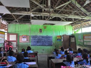Miris! Siswa SD Negeri Grobogan Belajar di Ruang Kelas yang Nyaris Ambruk
