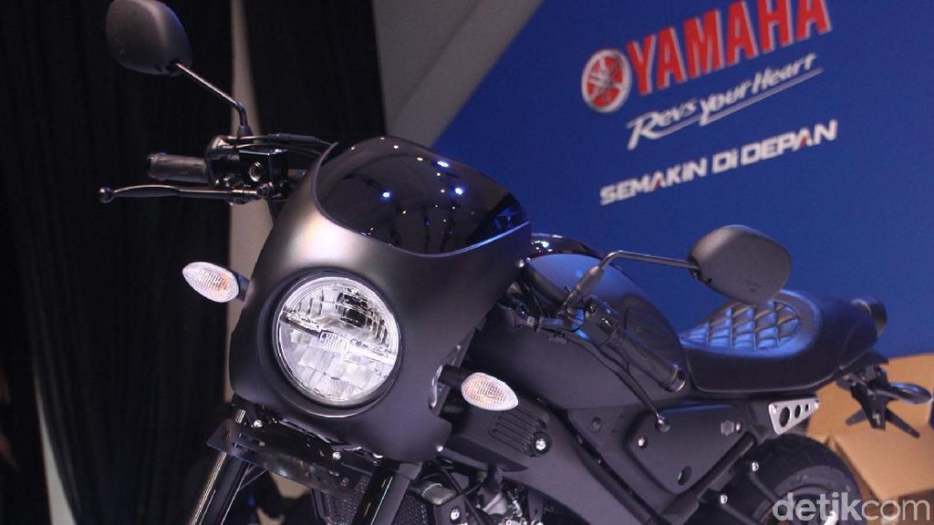 Yamaha XSR 155 Bergaya Cafe Racer