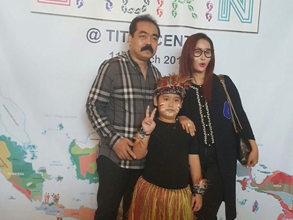 Inul Daratista dan Adam Rajin Goyang Bareng Demi Keharmonisan Keluarga Inul Daratista dan Adam Rajin Goyang Bareng Demi Keharmonisan Keluarga