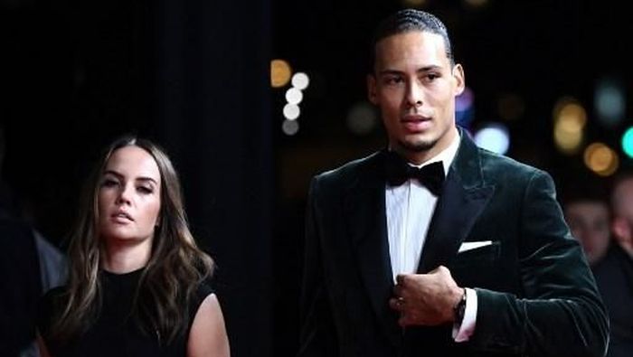 Virgil van Dijk harusnya menangi Ballon dOr karena lebih baik ketimbang Lionel Messi tahun ini (FRANCK FIFE / AFP) Virgil van Dijk harusnya menangi Ballon dOr karena lebih baik ketimbang Lionel Messi tahun ini (FRANCK FIFE / AFP)