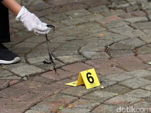 Polisi Gandeng TNI Saat Periksa Korban Ledakan Granat Asap di Monas