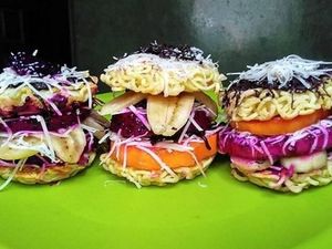 Kreasi Mie Instan Super Nyeleneh Ini Racikan Orang Indonesia