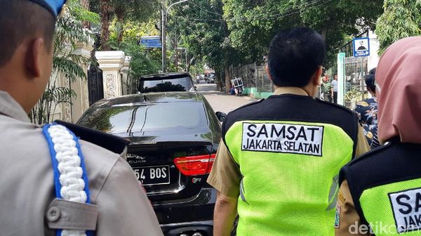 Jaguar Hingga Ferrari Nunggak Pajak, Disamperin Petugas Langsung Bayar!