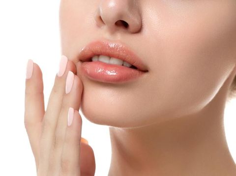 Bye Bye Bibir Gelap, Atasi dengan 4 Bahan Alami yang Mudah Dibuat
