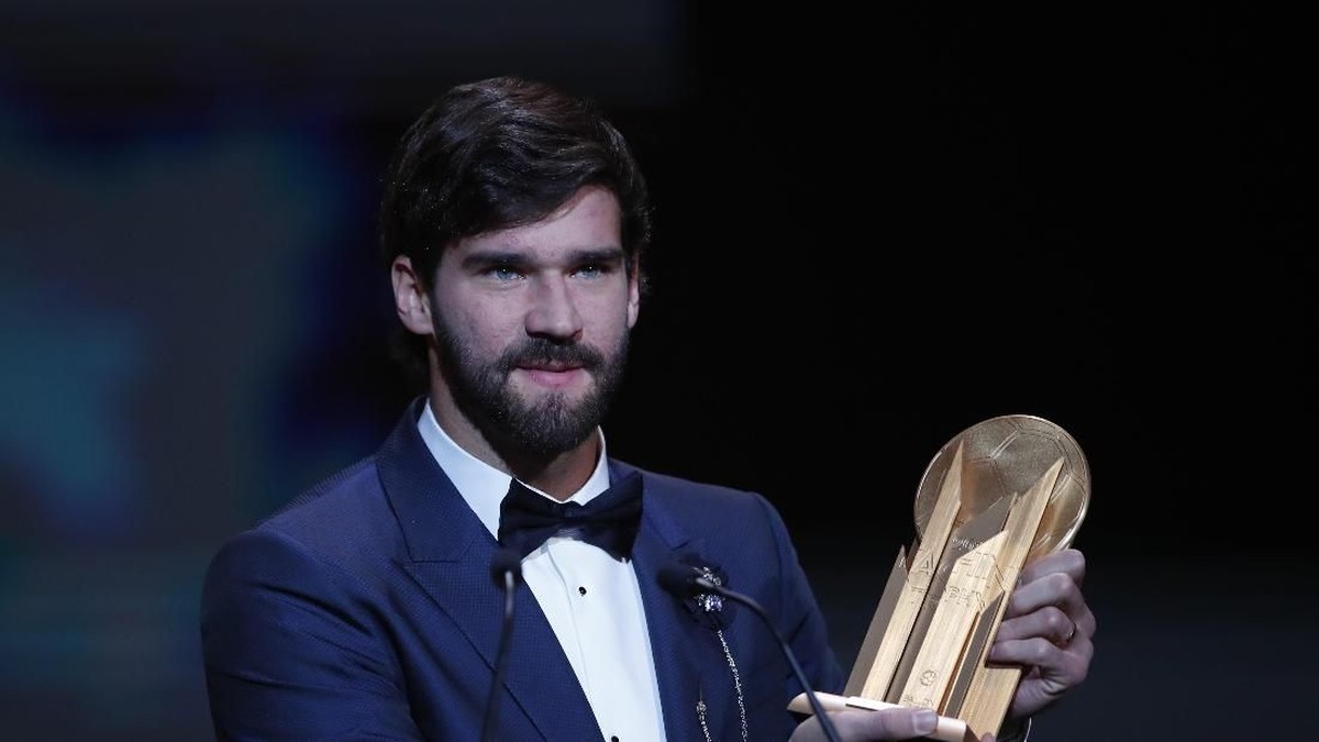 Alisson Becker dinobatkan jadi kiper terbaik dunia tahun ini (AP Photo/Francois Mori)