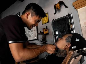 Rahasia di Balik Kehebatan Tukang Cukur Asgar Rahasia di Balik Kehebatan Tukang Cukur Asgar