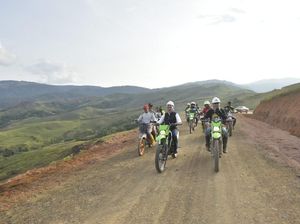 Dijajal Bupati Bermotor Trail, Ini Jalur Baru Wilayah Terisolir Seko Lutra Dijajal Bupati Bermotor Trail, Ini Jalur Baru Wilayah Terisolir Seko Lutra