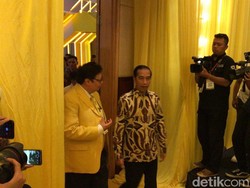 Didampingi Airlangga-Megawati, Jokowi Tiba di Munas Golkar