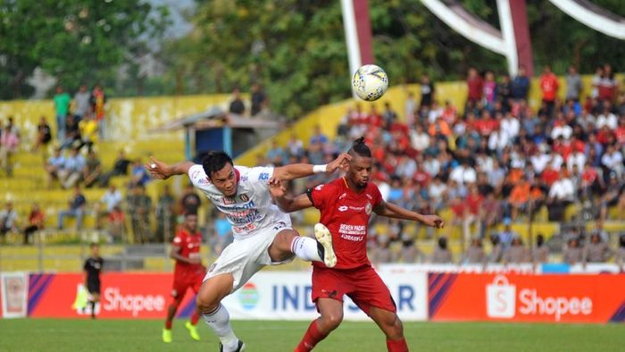 Semen Padang kalah dari Bali United dan makin terbenam di dasar klasemen (ANTARA FOTO/Iggoy el Fitra) Semen Padang kalah dari Bali United dan makin terbenam di dasar klasemen (ANTARA FOTO/Iggoy el Fitra)
