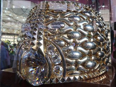 Penampakan Cincin Emas Terbesar Sedunia di Dubai