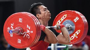 Mantap! Lifter Deni Tambah Medali Emas Indonesia