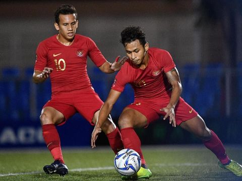 TIMNAS U22 INDONESIA MELAWAN BRUNEI Pemain Timnas U-22 Indonesia Osvaldo Haay (kanan) dan Egy Maulana Vikri memungut bola seusai mencetak gol ke gawang Timnas Brunei Darussalam dalam pertandingan Grup B SEA Games 2019 di Stadion Sepak Bola Binan, Laguna, Filipina, Selasa (3/12/2019). ANTARA FOTO/Sigid Kurniawan/pras.
