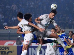 Persib Bandung tumbang saat memainkan laga kandang di pekan ke-30 Liga 1.