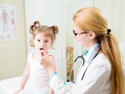 6 Obat Alami yang Aman  untuk Mengatasi Sariawan Anak