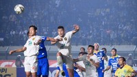 Sebuah kemelut di depan gawang Persela Lamongan.