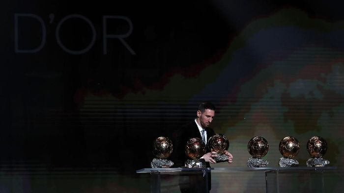 Lionel Messi sempat frustrasi Ronaldo menyamai koleksi Ballon dOr miliknya (AP Photo/Francois Mori)