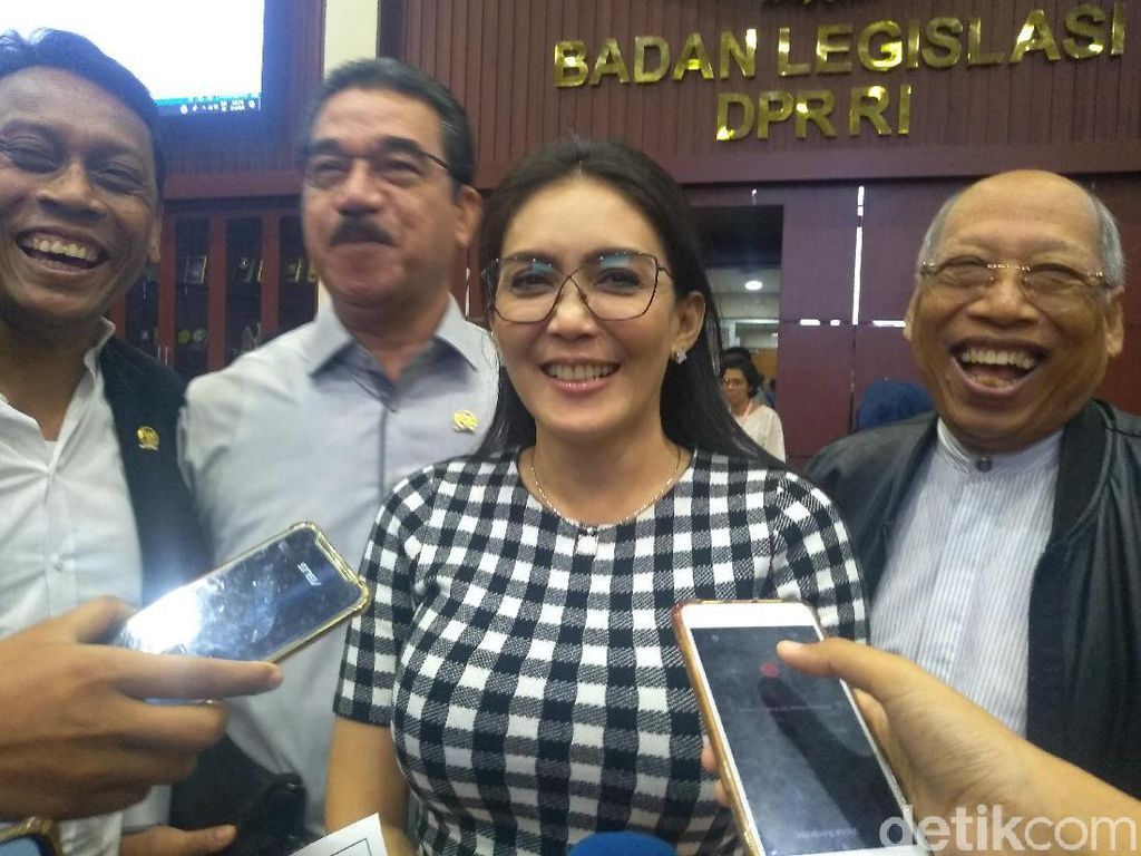 PDIP Bicara soal Penggantian Rieke di Kursi Pimpinan Baleg DPR PDIP Bicara soal Penggantian Rieke di Kursi Pimpinan Baleg DPR
