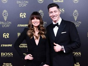 Adu Gaya 7 WAGs Cantik Saat Hadir di Penghargaan Ballon dOr