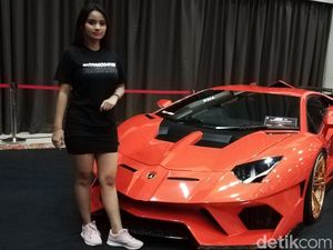 Si Cantik Faren dan Lambo Aventador Si Cantik Faren dan Lambo Aventador