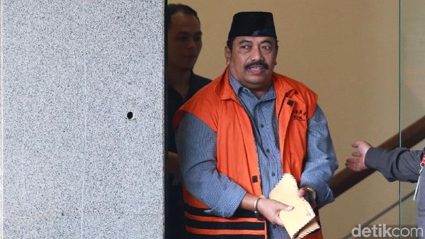 Tangan Diborgol, Carsa AS Tinggalkan Gedung KPK