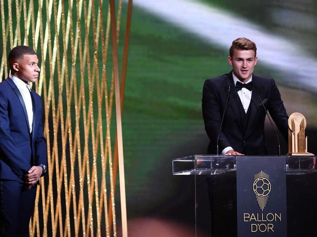 Matthijs de Ligt Menangi Kopa Trophy 2019 Matthijs de Ligt Menangi Kopa Trophy 2019