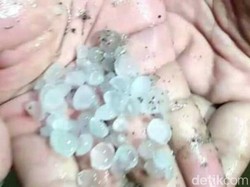 Hujan Es Rusak Ratusan Mobil di Italia