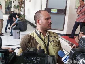 Jadi Tersangka KDRT ke Karen Pooroe, Apa Respons Arya Claproth?