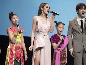 Intip Aksi Cinta Laura saat di Korea Selatan Yuk!