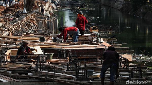 Pembangunan Turap untuk Atasi Banjir di Kelapa Gading